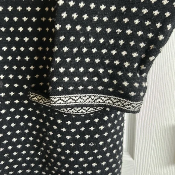 Women’s Wool Sweater - Picture 5 of 6